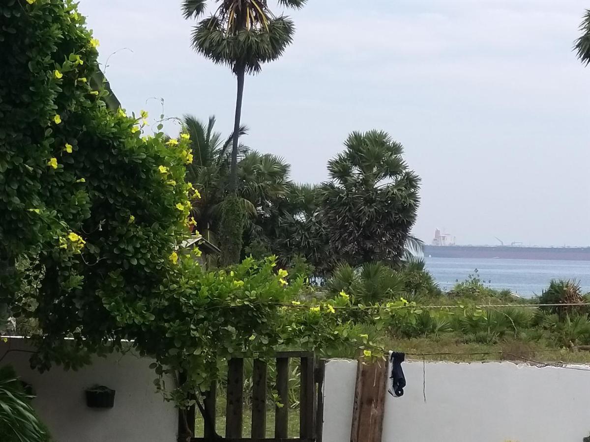 Dot Bey Beach Cabana Trincomalee Luaran gambar
