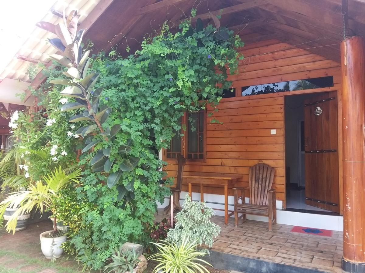Dot Bey Beach Cabana Trincomalee Luaran gambar