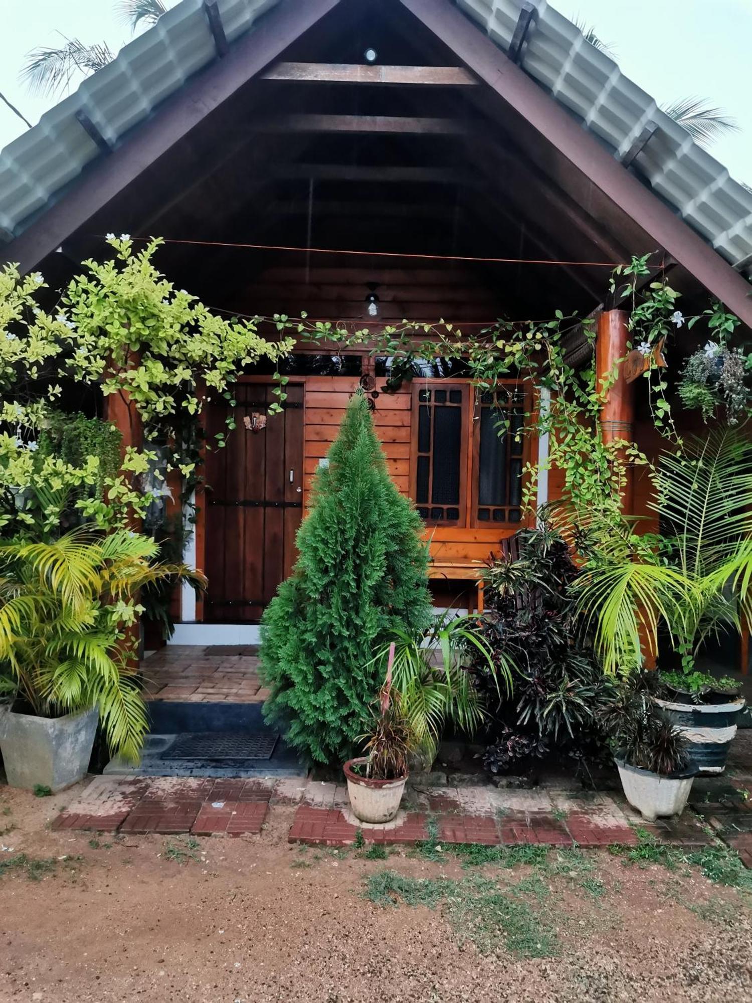 Dot Bey Beach Cabana Trincomalee Luaran gambar
